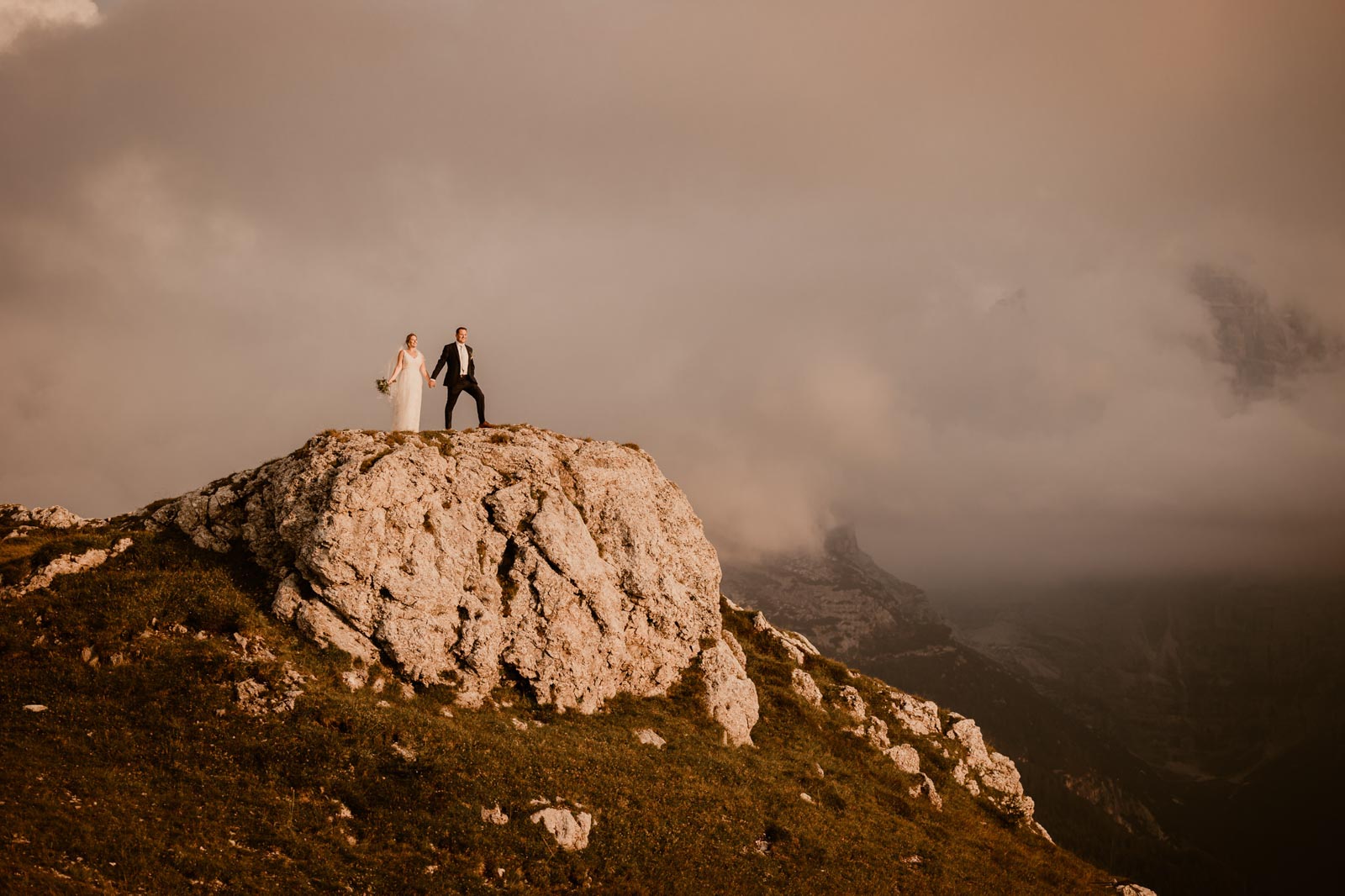Documentary vs Traditional Wedding Photography comparison example in Italy