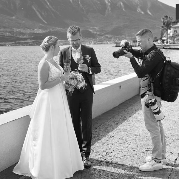 Giorgio Zamboni photographing a couple by Lake Garda